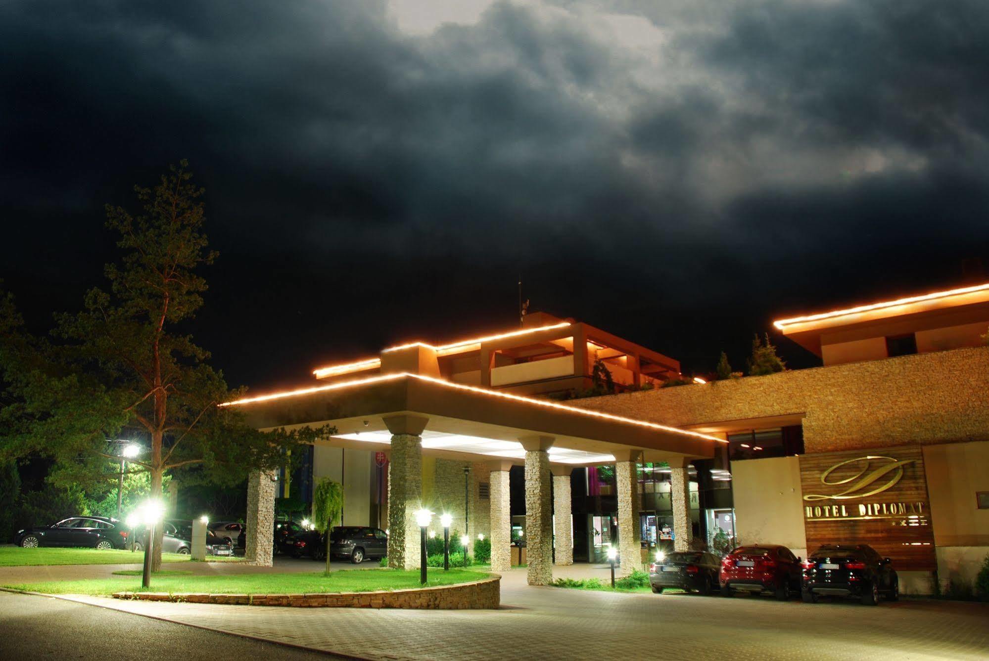 Wellness Hotel Diplomat Rajecké Teplice エクステリア 写真